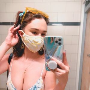 Meet your Posher, Cora